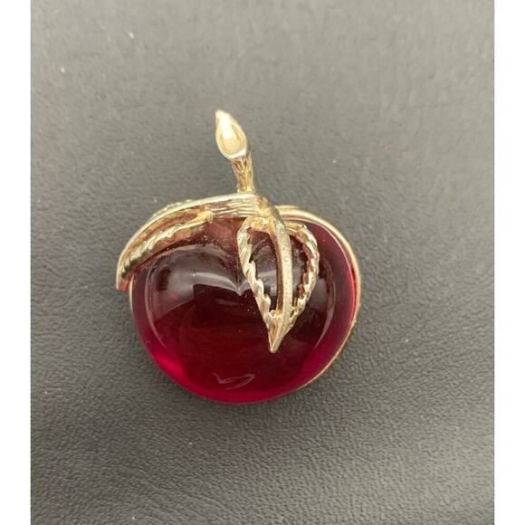 Vintage Sarah Coventry Jelly Belly Lucite Apple Cherry Brooch Fuchsia Pink Red - Picture 1 of 4